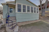 Central Rapid City Home w/ Sunroom & Fireplace! - Maalaistalo