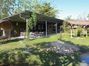 Farm Cabin Hang Tueng Farm Stay Vacation Rental Chiang Mai