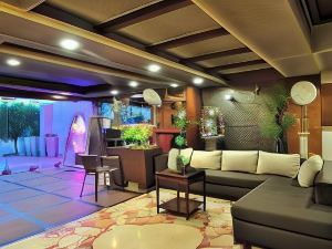 Fabhotel Dwarka Suites