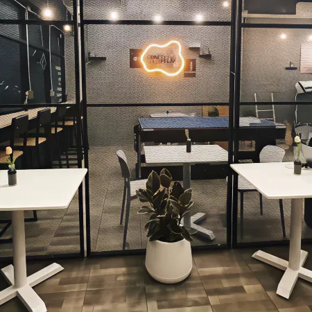 Brio Cafe and Hostel Отели рядом с достопримечательностью «Тхонбури»