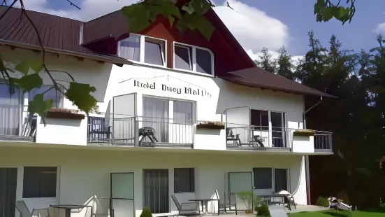 Land-Gut-Hotel BurgBlick