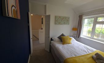 Sipson House West Drayton 3 Bedroom 2 Bathroom Plush Parking Close to LHR by Mdps