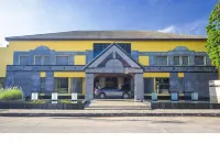 Tohsang Heritage Ubon Ratchathani Hotel Các khách sạn gần Wat Ban Kho