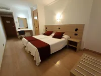 Hotel Vilobi Hotele w: Santa Coloma de Farnes