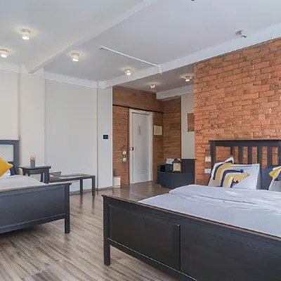 Hot Place Hostel Các khách sạn gần Korabel'naya Naberezhnaya