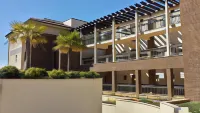 Blue Waves Resort Hotel di 