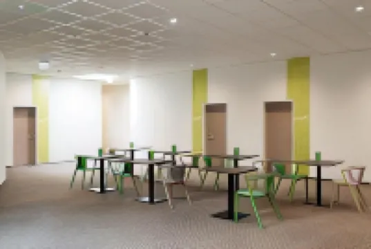 特勞恩依依飯店 住宿飯店