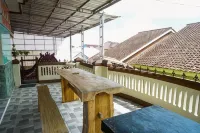 RedDoorz Syariah Near Terminal Mendolo Wonosobo 2 Hotels in Wonosobo