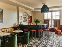French Quarter Inn Hotels near Robert Lange Studios