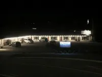 Alpine Motel - parking