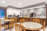 Super 8 by Wyndham Zanesville Hotels near Alan Cottrill Sculpture Studio