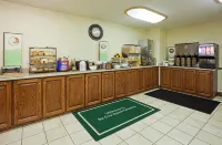 Country Inn & Suites by Radisson Bismarck Waterpark - breakfast