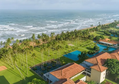 The Blue Water - Geoffrey Bawa Heritage Resort Hotel - parking
