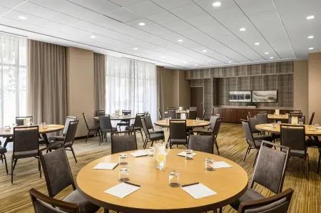 Courtyard Baltimore Downtown/McHenry Row Отели рядом с достопримечательностью «Библиотека Джордж Пибоди»