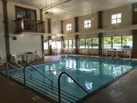 Econo Lodge Inn & Suites - Pools