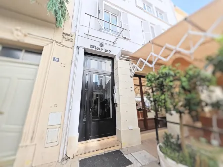 Hotel le Florian Отели рядом с достопримечательностью «Rue Meynadier»