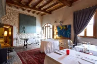 Settecento Hotel فنادق في پونته سن پیترو