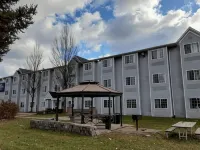 Microtel Inn & Suites by Wyndham West Chester - 2-Star