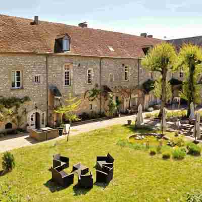 Le Relais Louis XI Hotel Exterior