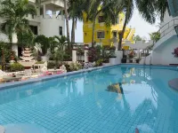 White & Yellow Castle Hotel and Resort - Pet-friendly
