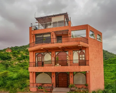 アーティサヴ ハウス アマーのホテル