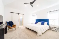 Chic New Build - 5 miles to Tech/Covenant/UHC - 2 miles to shopping!