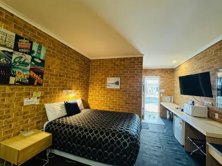 Town & Country Motor Inn