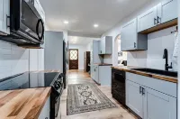 Charming 2 bedroom house, 1 mile from U of O and 7 minute walk to DT Eugene.