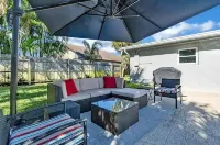 Lovely home with heated Pool a mile from the beach
