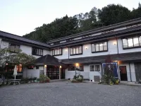 Mizubasho No Yado Higashi - parking