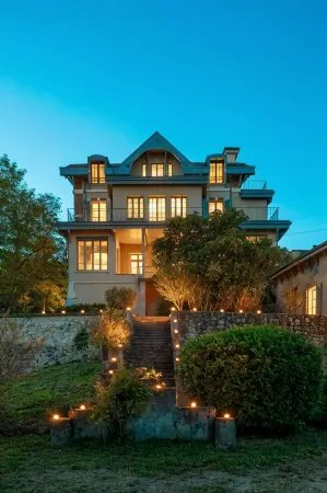 Hôtel de la Villeon Отели рядом с достопримечательностью «Le Jardin d'Eden»