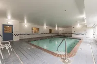 Quality Inn - مسبح