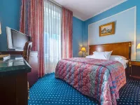Hotel Diplomate Hotels near Parc Bertrand