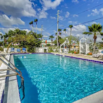 Twins Inn & Apartments