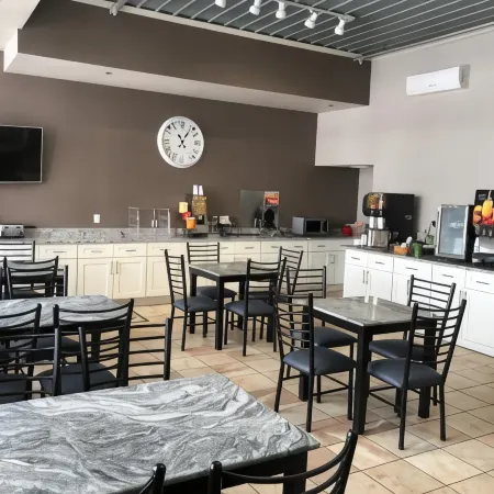 HomeTown Inn and Suites Belle Plaine
