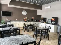 HomeTown Inn and Suites Belle Plaine - parking