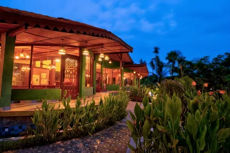 SilverSand Village Resort Havelock Отели рядом с достопримечательностью «Суорадж Дуип»