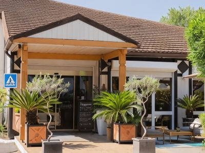 Brit Hotel Confort Nîmes Ouest - A9 Sortie 25