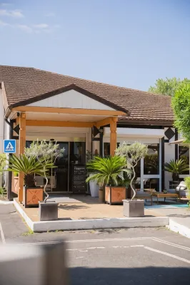 Brit Hotel Confort Nîmes Ouest - A9 Sortie 25