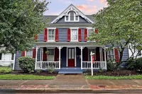 Historic Home in old town Fredericksburg Hotels near The National Civil War Life Museum