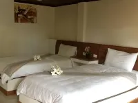 Phutawanchomdow Hotels in Tha Li District
