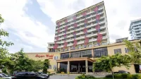Senyum World Hotel - 4-Star