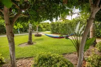 Spectacular Bliss- Secluded Beachfront Vibes, Surf, Yard Hôtels à : Fort Pierce