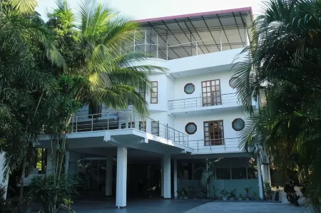 Ananthi Hotels Отели рядом с достопримечательностью «Kandasamy Kovil»