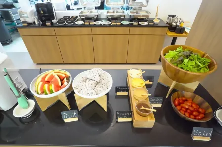 Kokotel Rayong Beachfront Отели рядом с достопримечательностью «Mae Ram Phueng Beach»