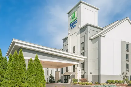 Holiday Inn Express & Suites Louisville East Отели в г. Джефферсонтаун