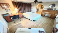 Hole in the Wall Getaway - USA/MEXICO Border Bed & Breakfast