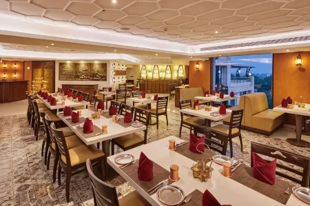 Goldfinch Hotel Mangalore Отели в г. Южная Каннада