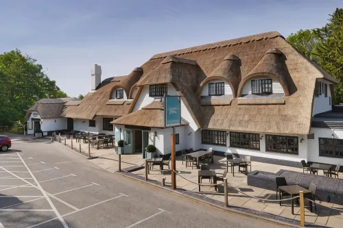 Potters Heron Hotel - parking