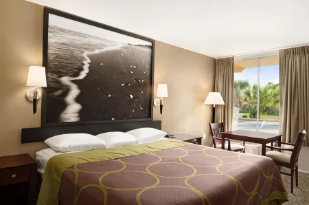 Super 8 by Wyndham Ormond Beach Отели рядом с достопримечательностью «Halifax River»